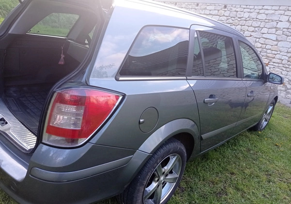 Opel Astra cena 9500 przebieg: 365448, rok produkcji 2007 z Puławy małe 191